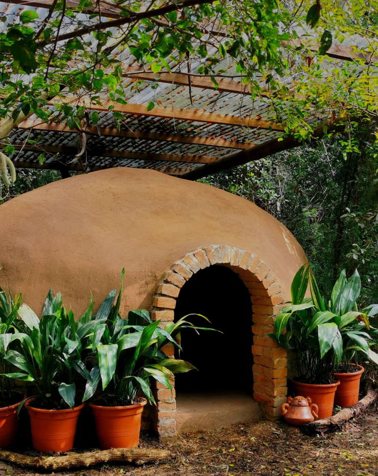 Imagen de temazcal con rituales herbales